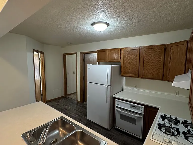 PIONEER BLUFF APARTMENTS — Photo 49