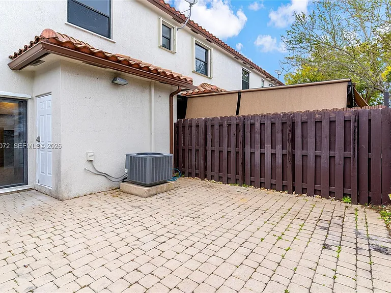 3202 SE 6th St #3202 — Photo 28