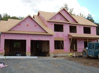 2 Meadowbrook Ct, Ballston Spa, NY 12020
