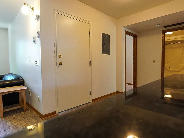 415 N Henry St — Photo 25