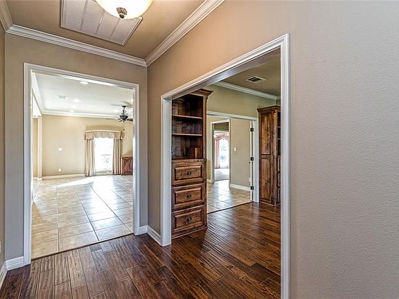 3rd image of 1365 Windstone Dr