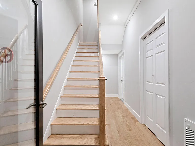 628 Bloomfield St #2 — Photo 1