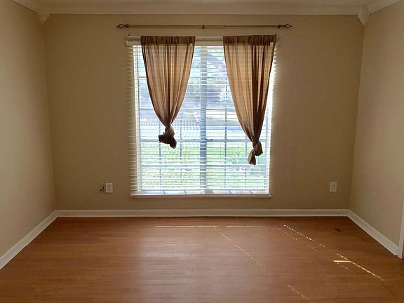 5th image of 802 Milford St