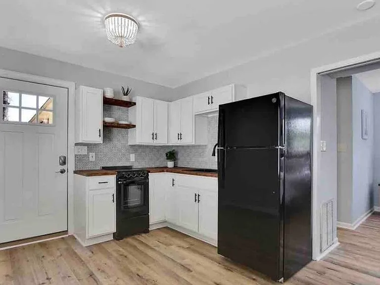 5490 Eastwind Rd #B — Photo 3