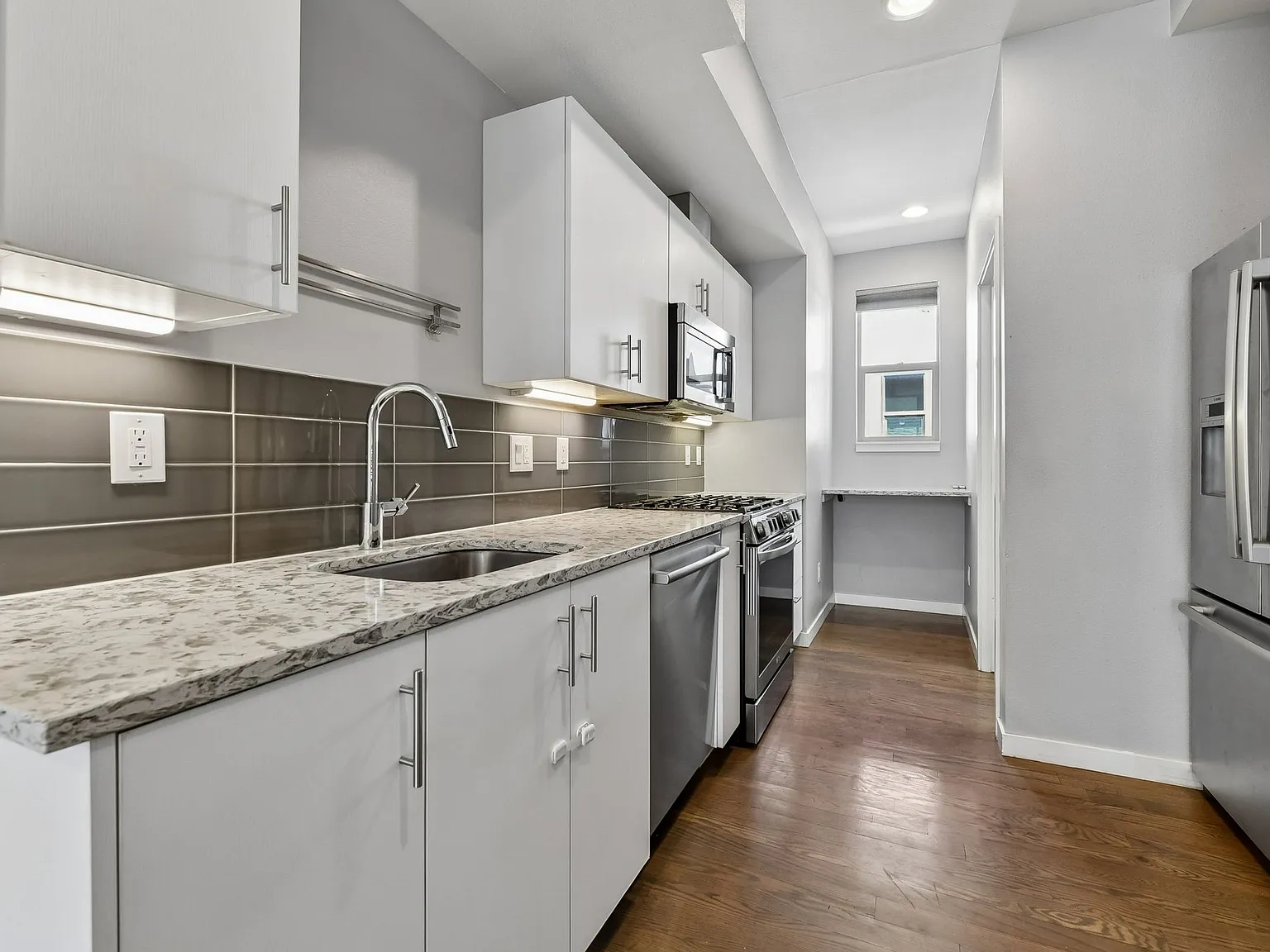 2 bed, 2.5 bath, 1108 sqft, $2,350 — Photo 2