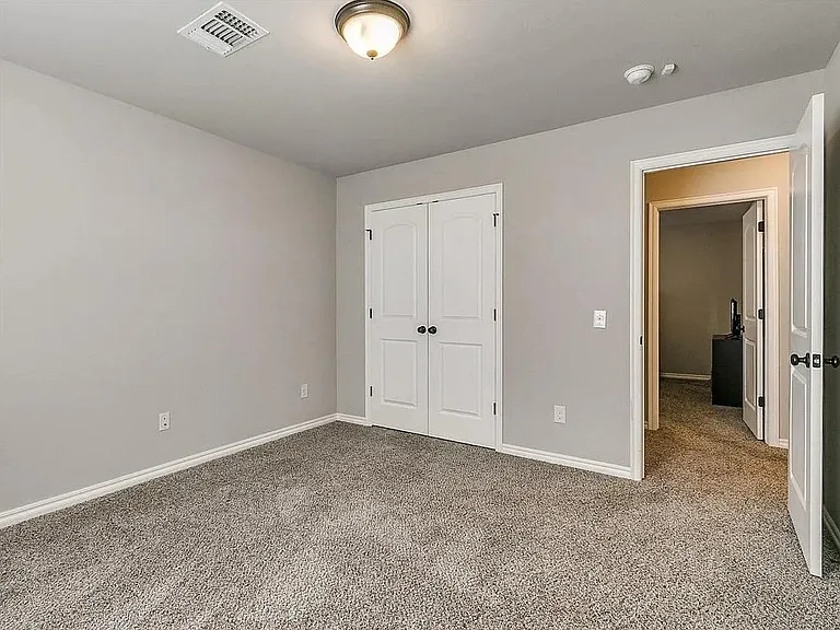 525 Talon Dr — Photo 29