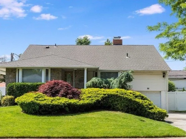 95 Birchwood Park Drive, Jericho, NY 11753