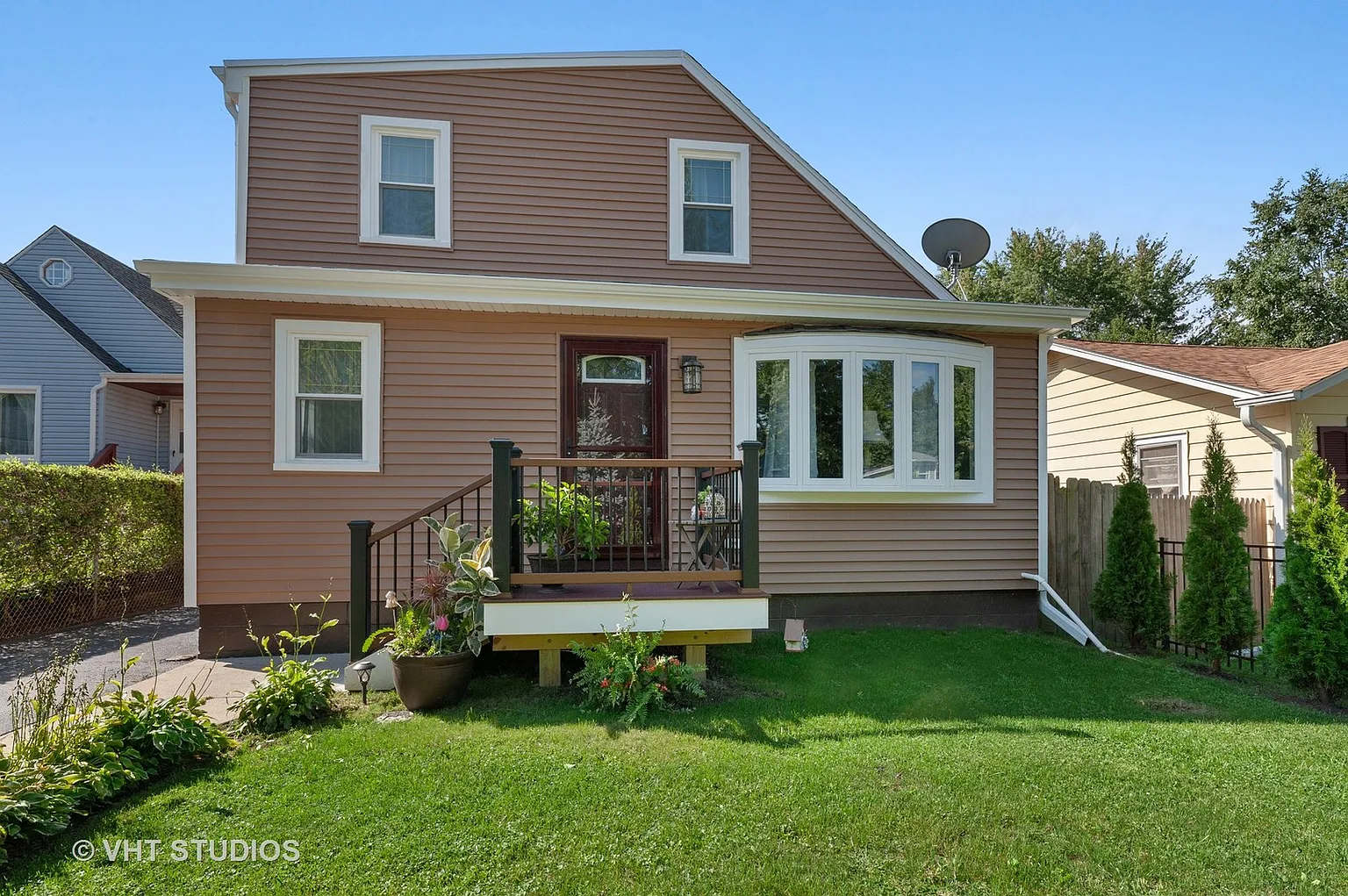 613 Redwing Dr photo 1