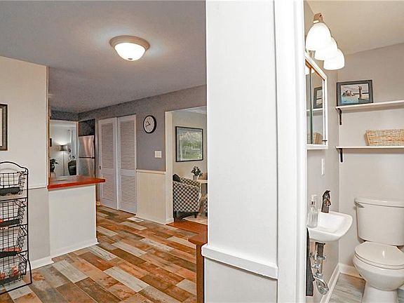 3rd image of 3567 Strathmoor Dr