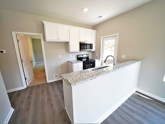 4th image of 125 Chalfont Cir
