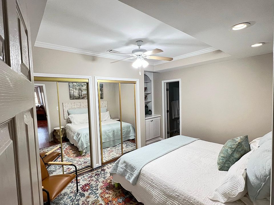 awesome storage in king size bedroom