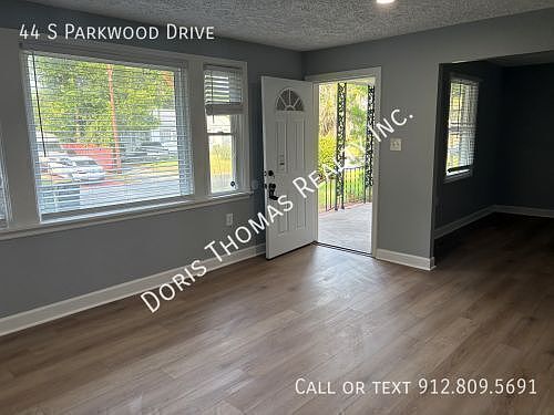 4th image of 44 S Parkwood Dr
