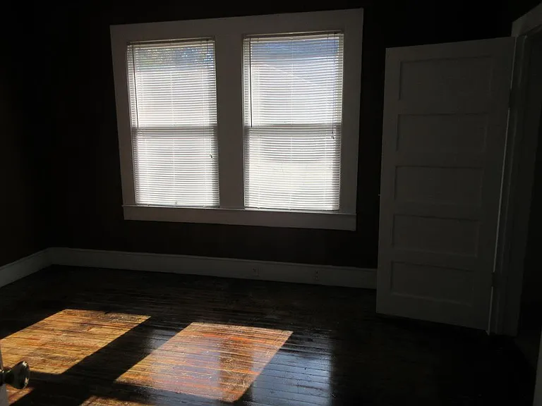 121 W Orange St — Photo 8