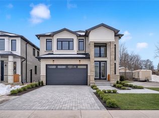 22 Roselawn Ave, Hamilton, ON L9G 0H9