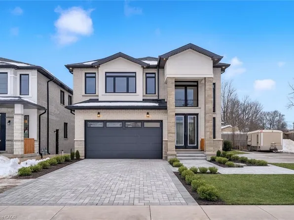 22 Roselawn Ave, Hamilton, ON L9G 0H9