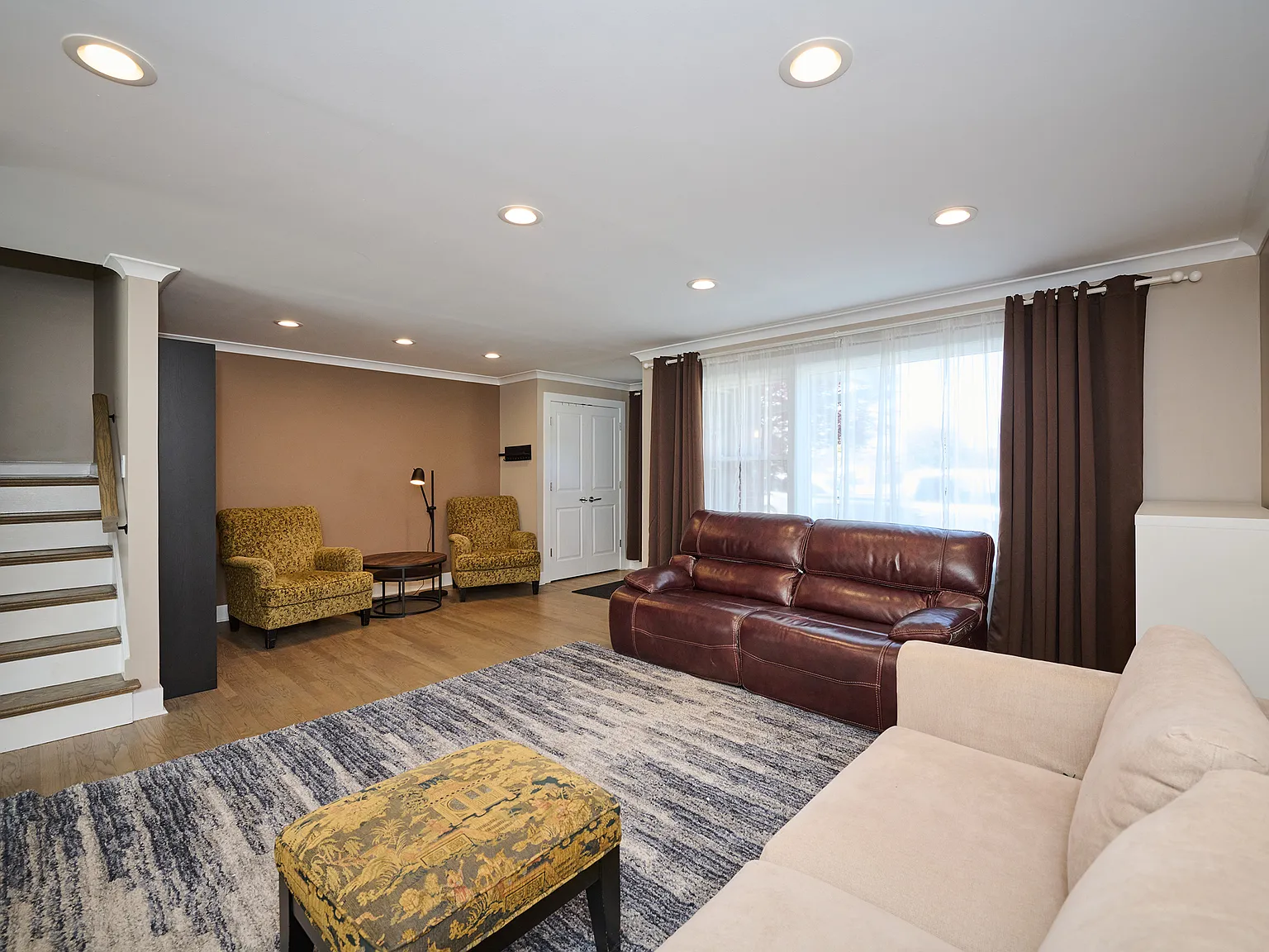 3 bed, 1.5 bath, 1179 sqft, $2,695 — Photo 2