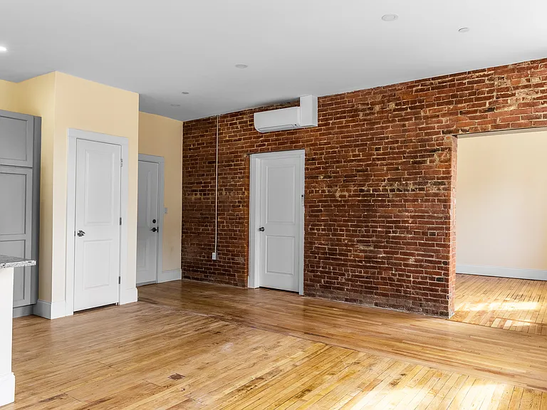 2 Hammond St #3D — Photo 3