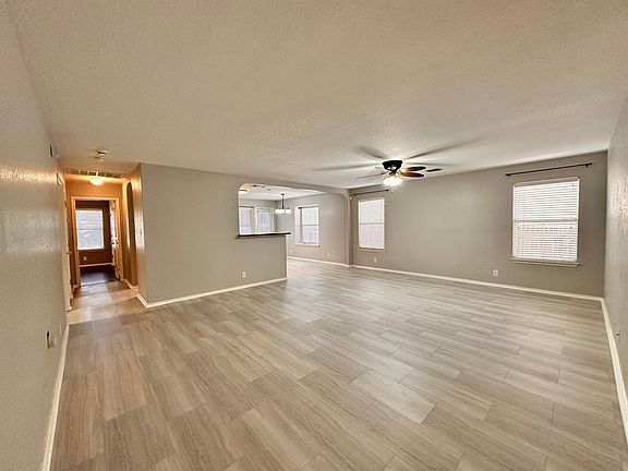 4th image of 2384 Medina Dr