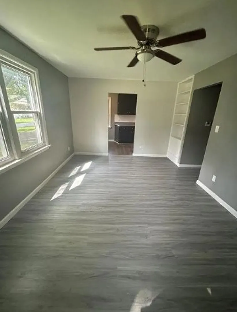 For Lease — Photo 3