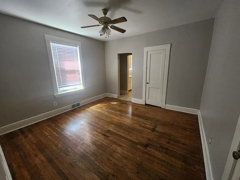 511 E Cherry St — Photo 10