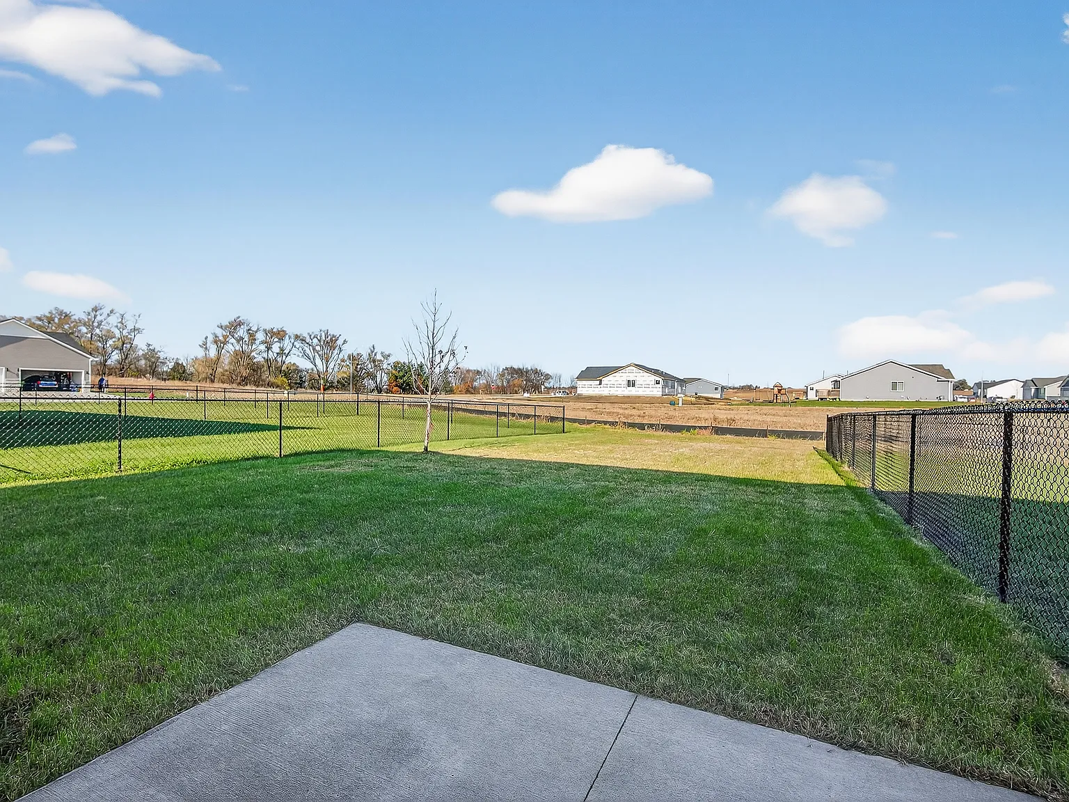 3 bed, 2.5 bath, 1602 sqft, $1,875 — Photo 2