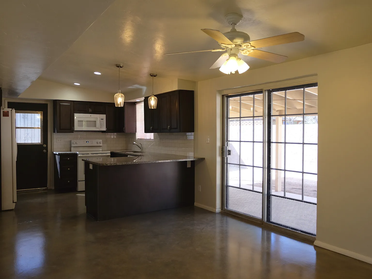 3 bed, 1452 sqft, $1,925 — Photo 4