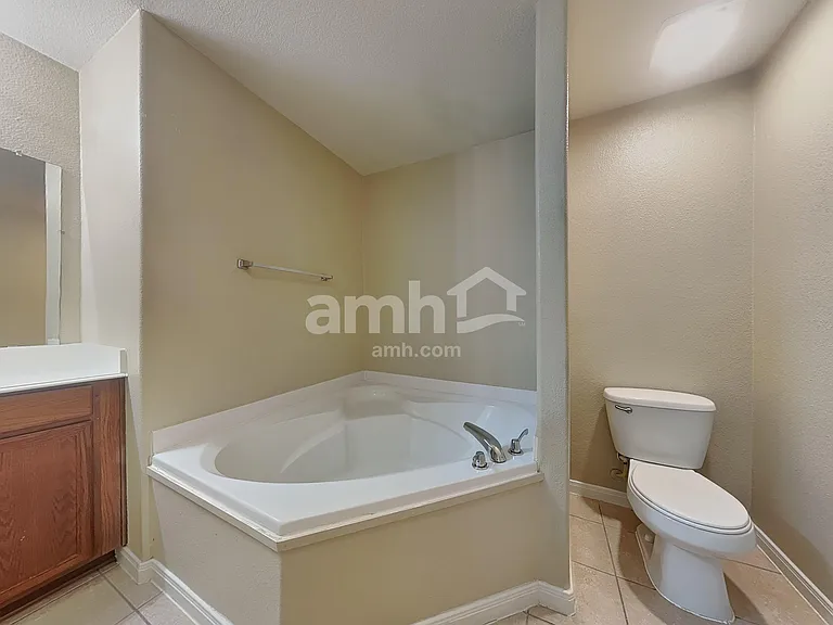 501 Hidden Dale Dr — Photo 12