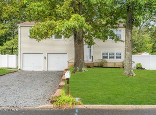 32 Pine Tree Dr, Bayville, NJ 08721