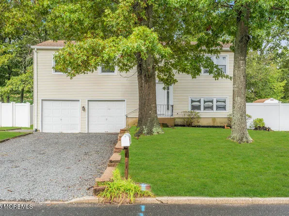 32 Pine Tree Drive, Bayville, NJ 08721