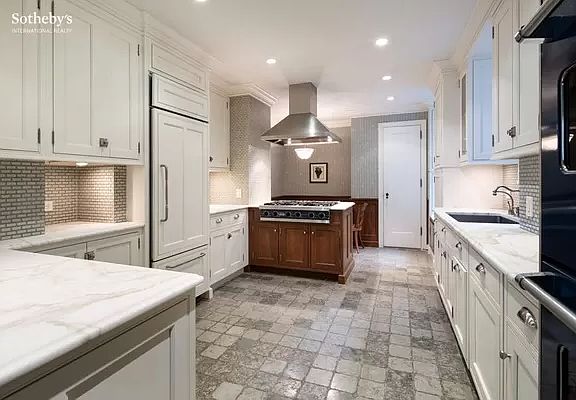3rd image of 122 E 82nd St #4AB