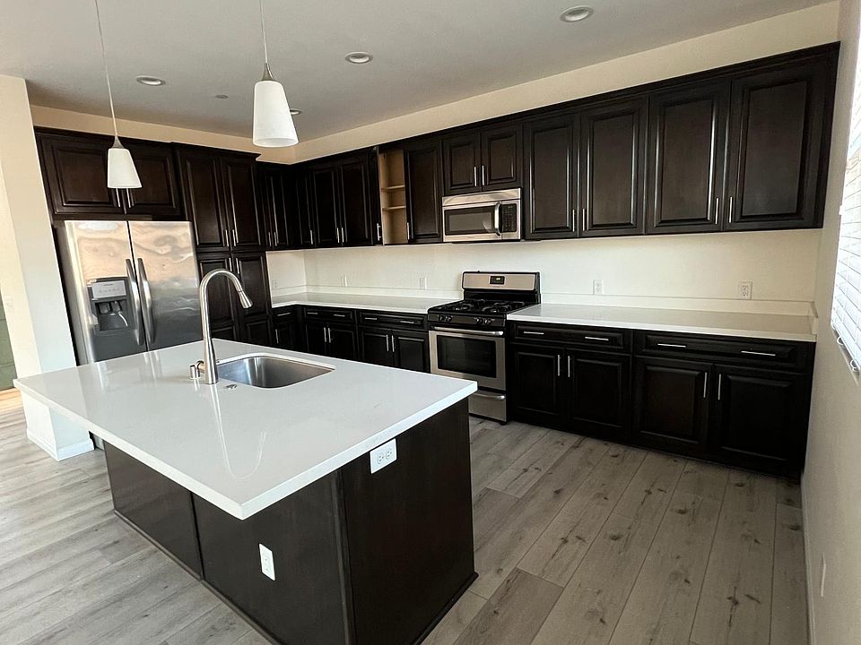 1st image of 440 Emerald Ave #440