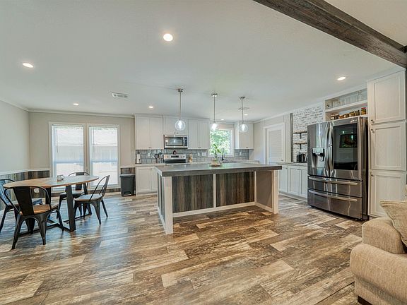 4th image of 302 County Road 3832