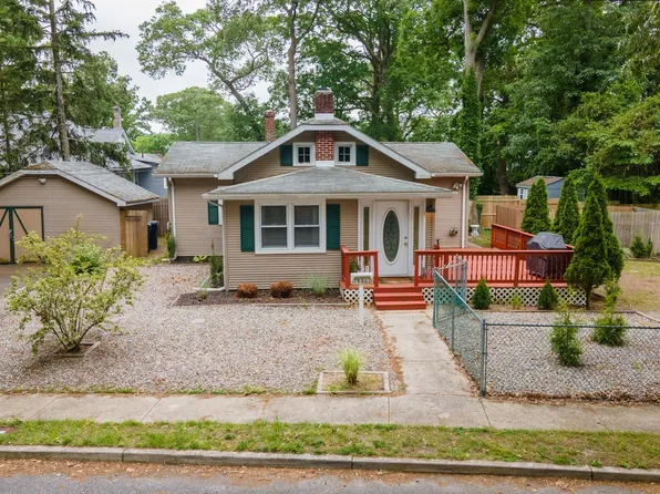 1 Oak Dr, Absecon, NJ 08201