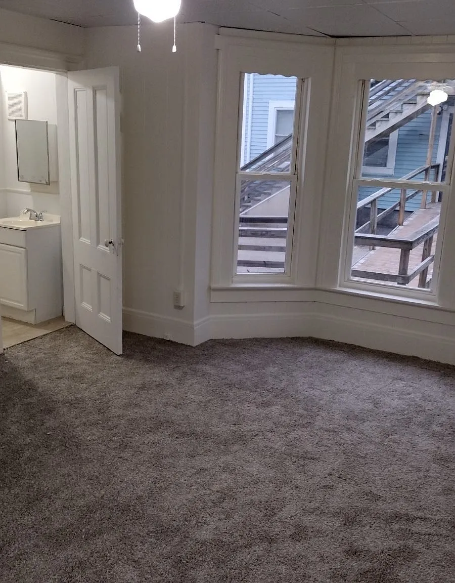 Studio, $1,050 — Photo 4