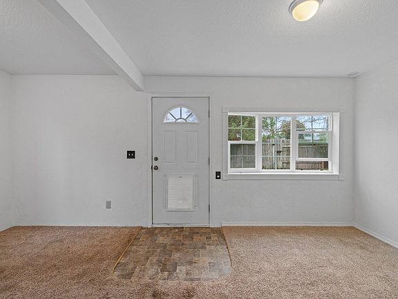 3rd image of 124 S Columbus Ave