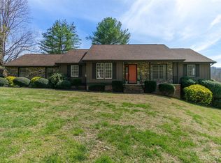 117 Larchmont Dr, Hendersonville, NC 28791