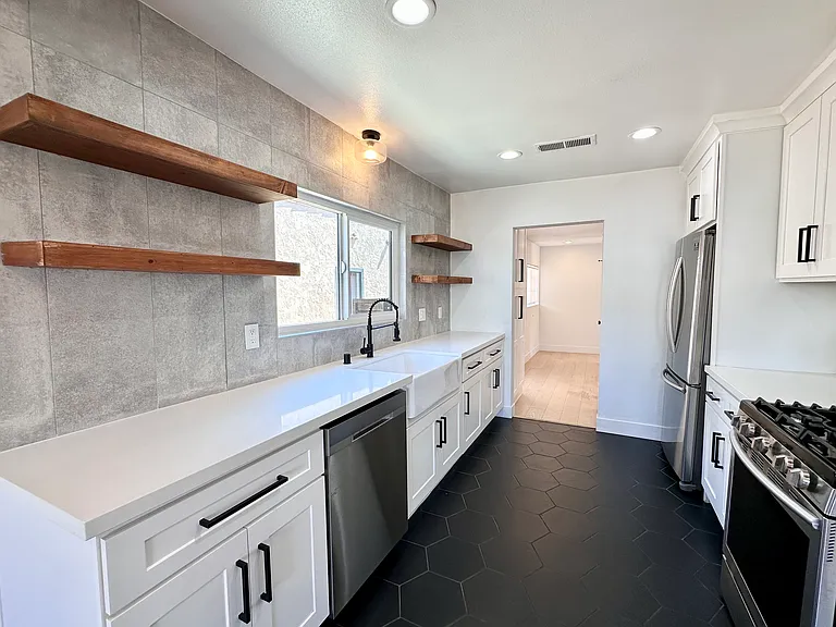 4336 Toland Way — Photo 17