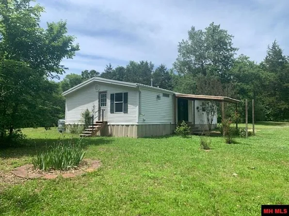 1094 N Maple St, Yellville, AR 72687