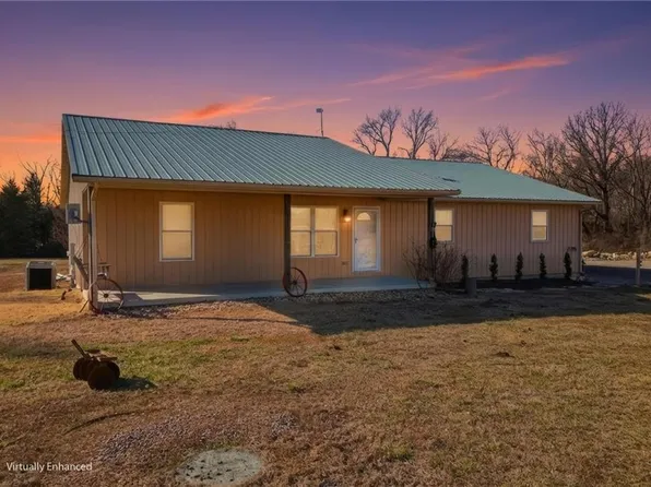 2274 Iowa Rd, Ottawa, KS 66067