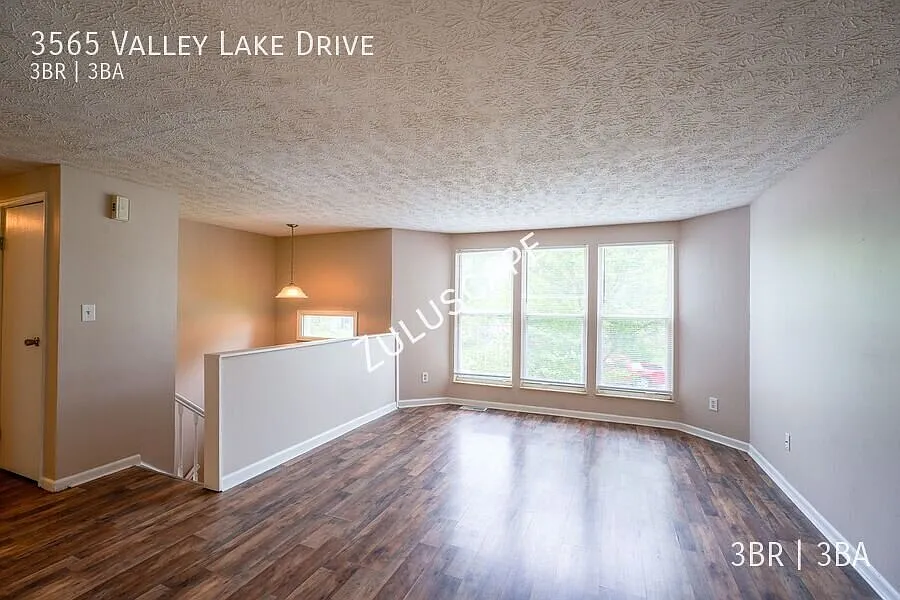 Spacious 3 bed, 2.5 bath home in Perry Township!! — Photo 2