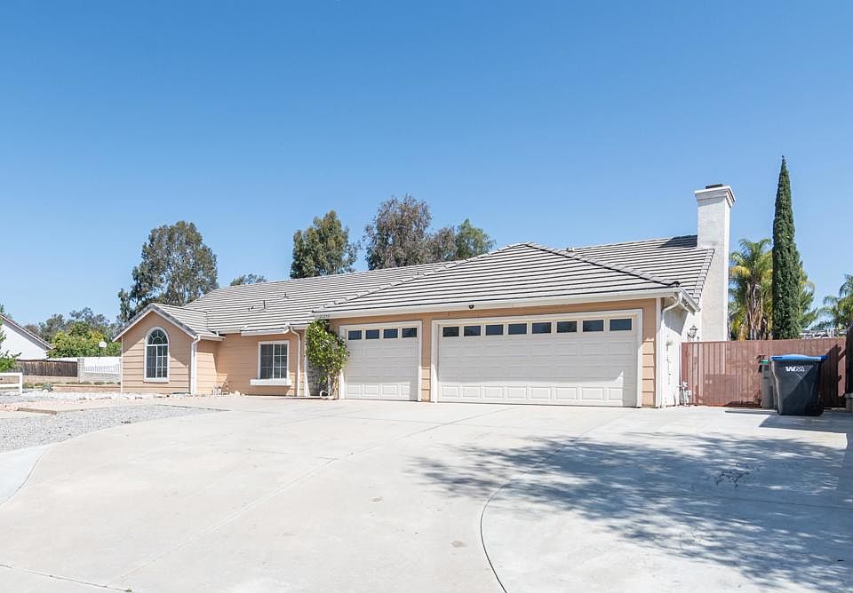 1st image of 27250 Darlene Dr