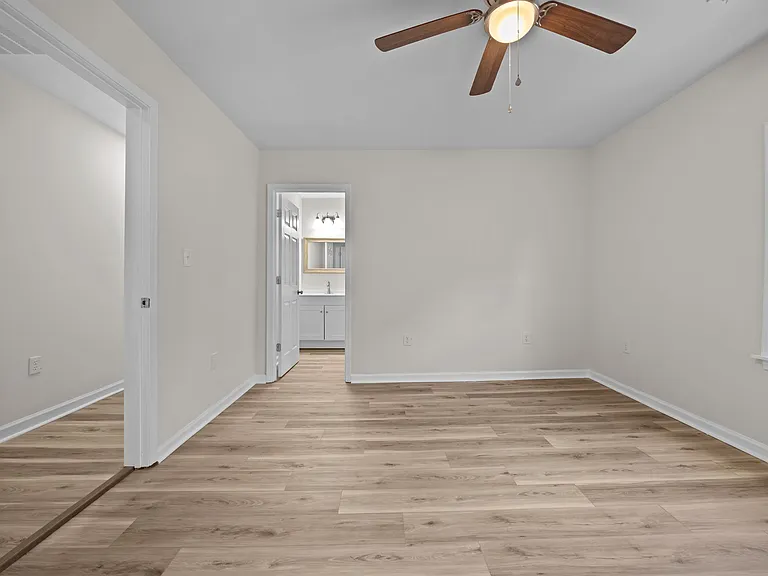1005 E Russell Ave — Photo 18