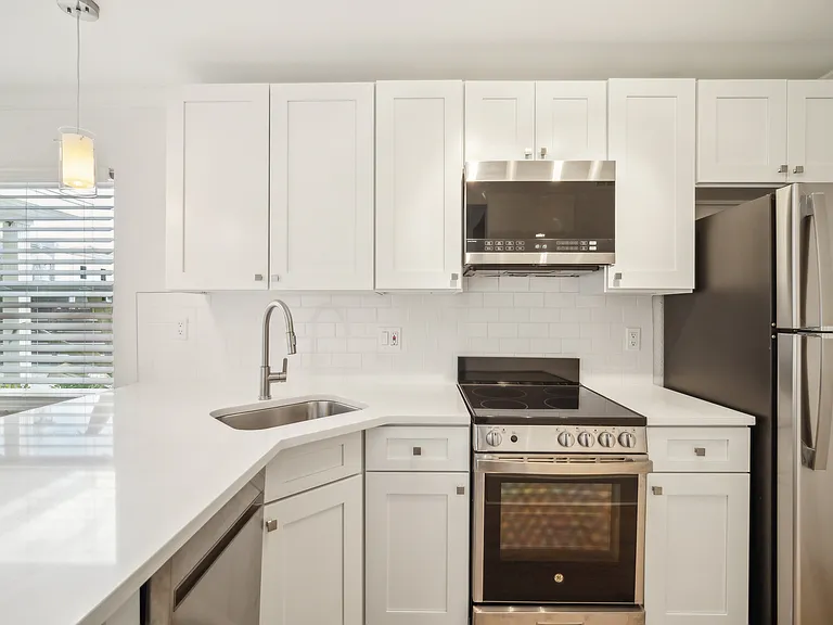 3001 W Horatio St — Photo 5