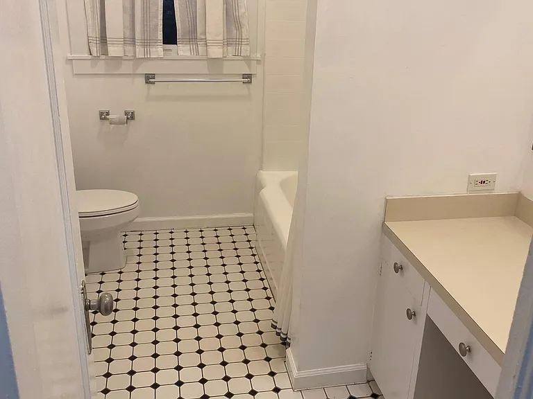 upstairs bathroom showing tub