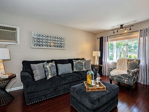 4th image of 748 Swinton Ave