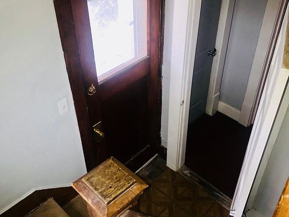 3rd image of 512 1/2 Rockwell St Unit B