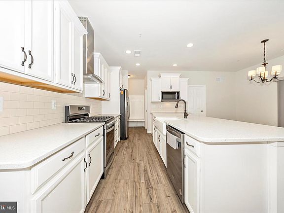 4th image of 2805 Hillfield Dr
