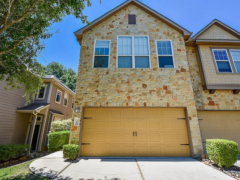 18 Cheswood Manor Dr — Photo 3
