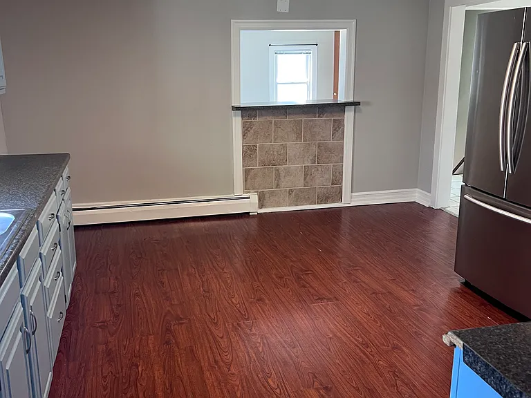 113 E 9th St #1 — Photo 8