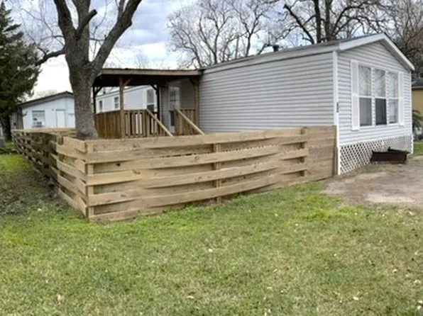 775 Steele Rd, Alvin, TX